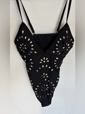 Vibecurve NWT Women's One piece Swim Black Nude Cut Outs  High Back Medium